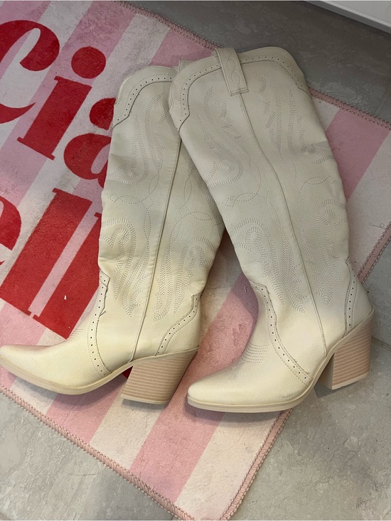 Sugar Shoes - NWT Cream Tall Western Boot with Block Heel